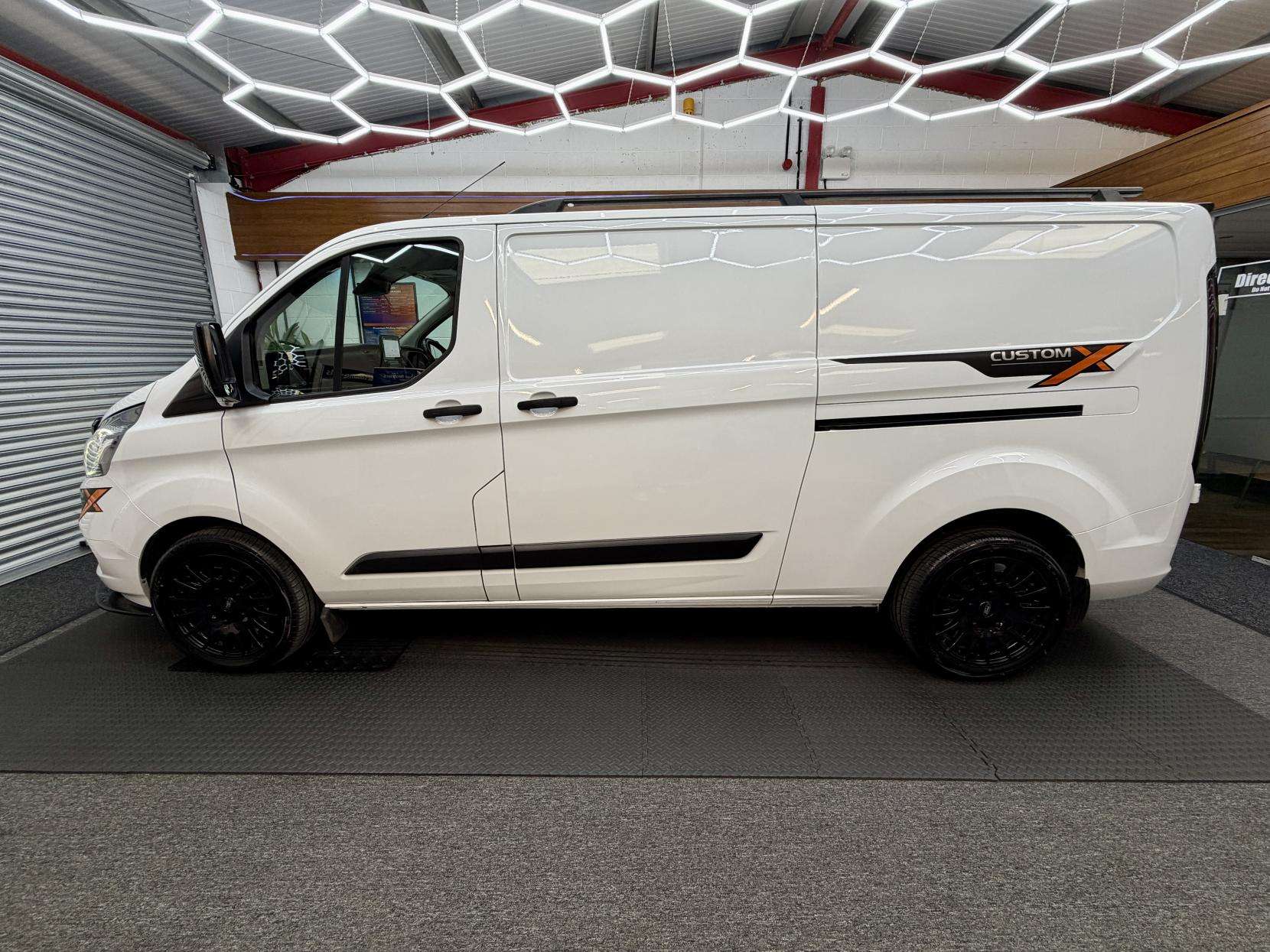 A 2019 FORD TRANSIT CUSTOM 2.0 320 EcoBlue Trend Panel Van 5dr Diesel Auto L2 H1 Euro 6 (s/s) (130 ps) A 2019 FORD TRANSIT CUSTOM 2.0 320 EcoBlue Trend Panel Van 5dr Diesel Auto L2 H1 Euro 6 (s/s) (130 ps)
