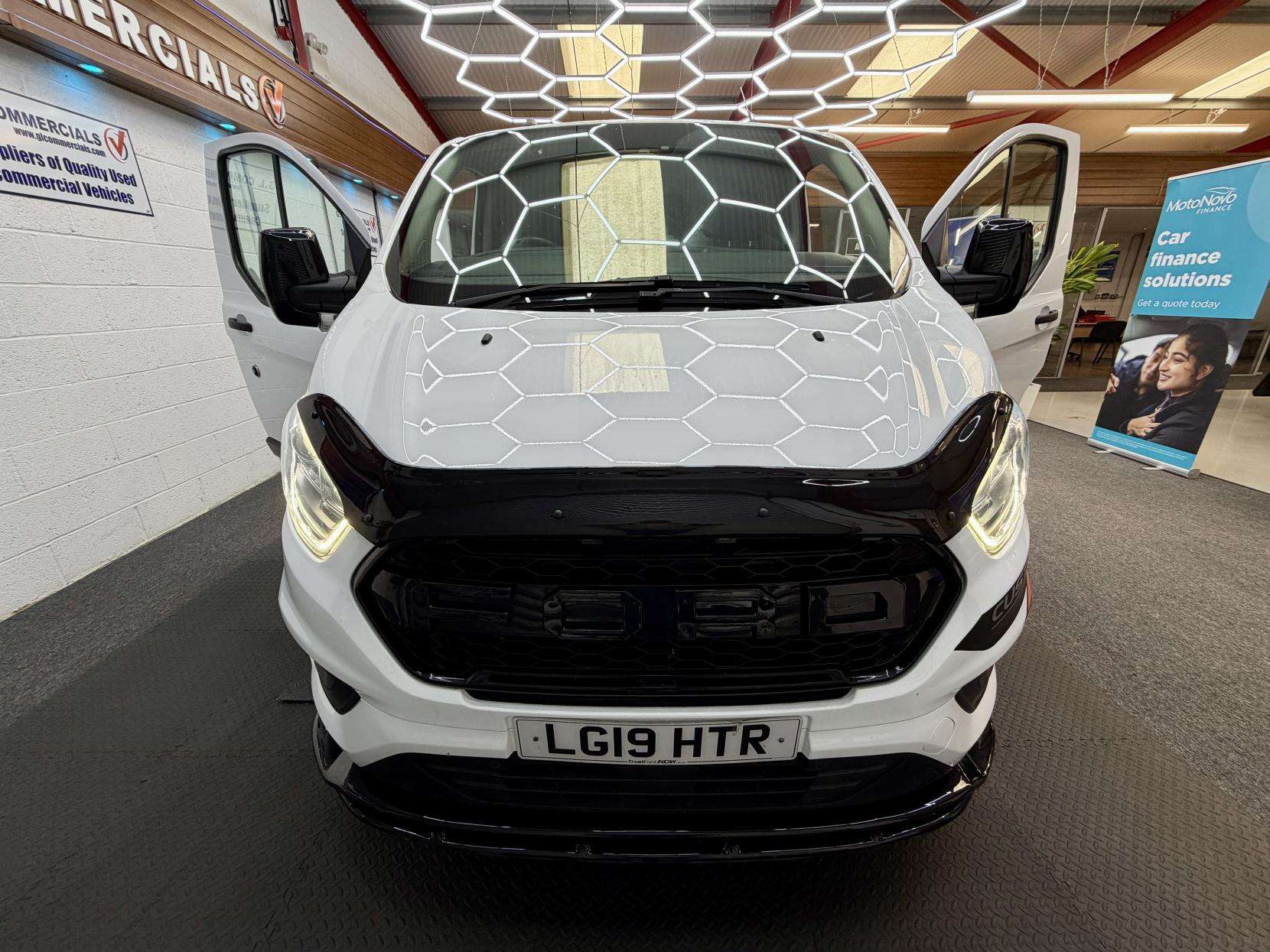 A 2019 FORD TRANSIT CUSTOM 2.0 320 EcoBlue Trend Panel Van 5dr Diesel Auto L2 H1 Euro 6 (s/s) (130 ps) A 2019 FORD TRANSIT CUSTOM 2.0 320 EcoBlue Trend Panel Van 5dr Diesel Auto L2 H1 Euro 6 (s/s) (130 ps)
