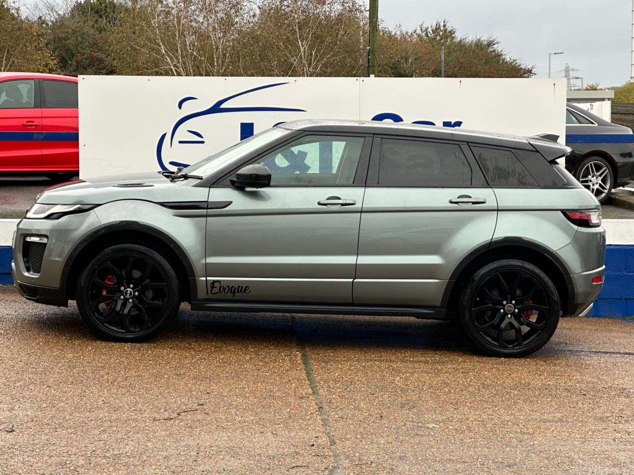 A 2015 LAND ROVER RANGE ROVER EVOQUE 2.0 TD4 HSE DYNAMIC LUX 5d 177 BHP GREAT SERVICE HISTORY WITH THIS CAR A 2015 LAND ROVER RANGE ROVER EVOQUE 2.0 TD4 HSE DYNAMIC LUX 5d 177 BHP GREAT SERVICE HISTORY WITH THIS CAR