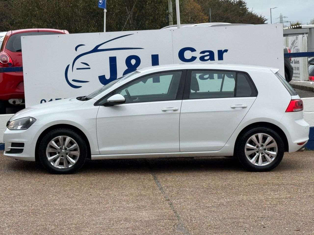 A 2013 VOLKSWAGEN GOLF 2.0 TDI BlueMotion Tech SE Hatchback 5dr Diesel DSG Euro 5 (s/s) (150 ps) G A 2013 VOLKSWAGEN GOLF 2.0 TDI BlueMotion Tech SE Hatchback 5dr Diesel DSG Euro 5 (s/s) (150 ps) G