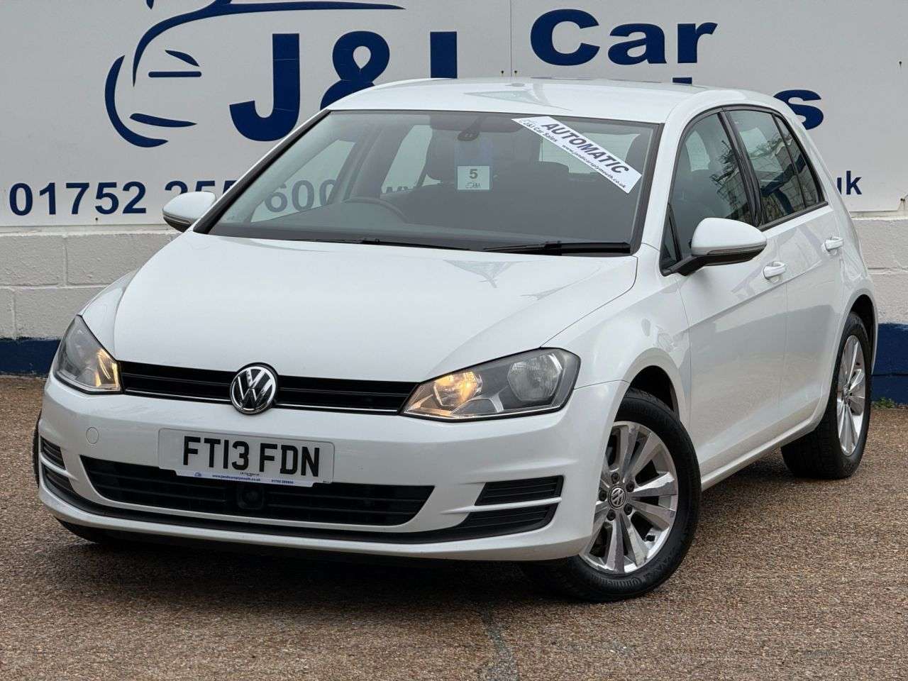 A 2013 VOLKSWAGEN GOLF 2.0 TDI BlueMotion Tech SE Hatchback 5dr Diesel DSG Euro 5 (s/s) (150 ps) G A 2013 VOLKSWAGEN GOLF 2.0 TDI BlueMotion Tech SE Hatchback 5dr Diesel DSG Euro 5 (s/s) (150 ps) G