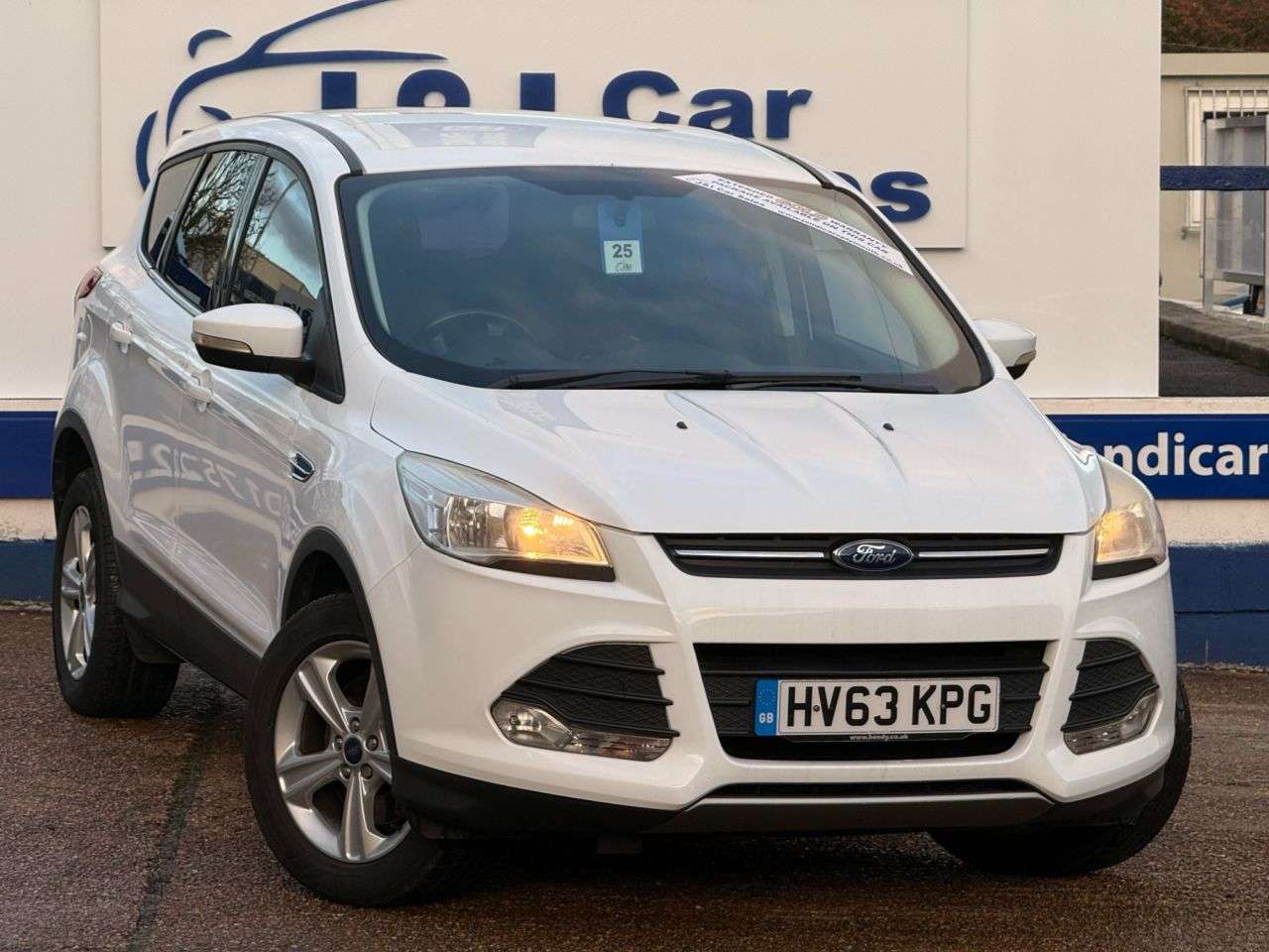 A 2013 FORD KUGA 2.0 TDCi Zetec SUV 5dr Diesel Manual 2WD Euro 5 (140 ps) GREAT SERVICE HIST A 2013 FORD KUGA 2.0 TDCi Zetec SUV 5dr Diesel Manual 2WD Euro 5 (140 ps) GREAT SERVICE HIST