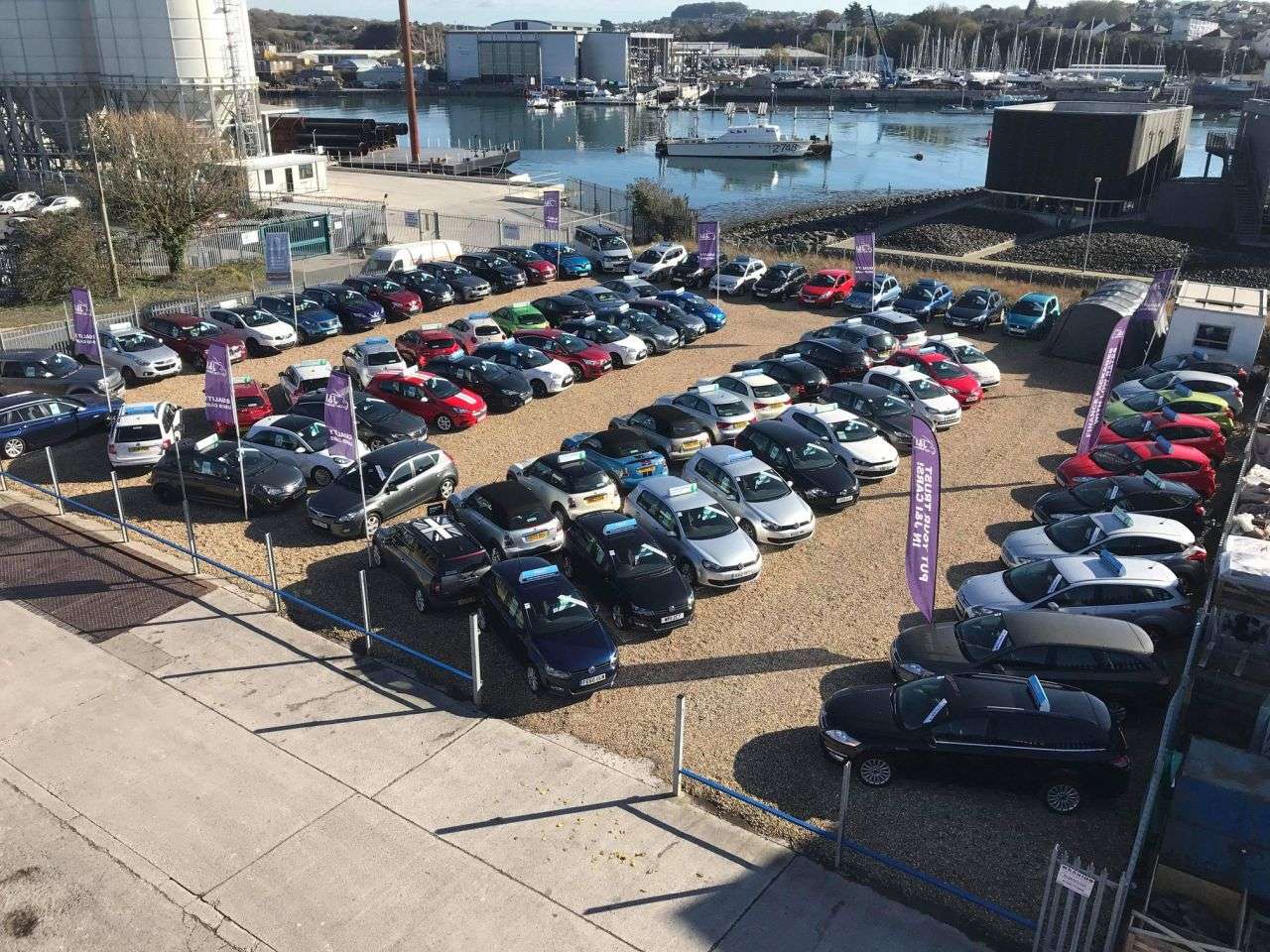 2017 VOLVO V40 2017 VOLVO V40