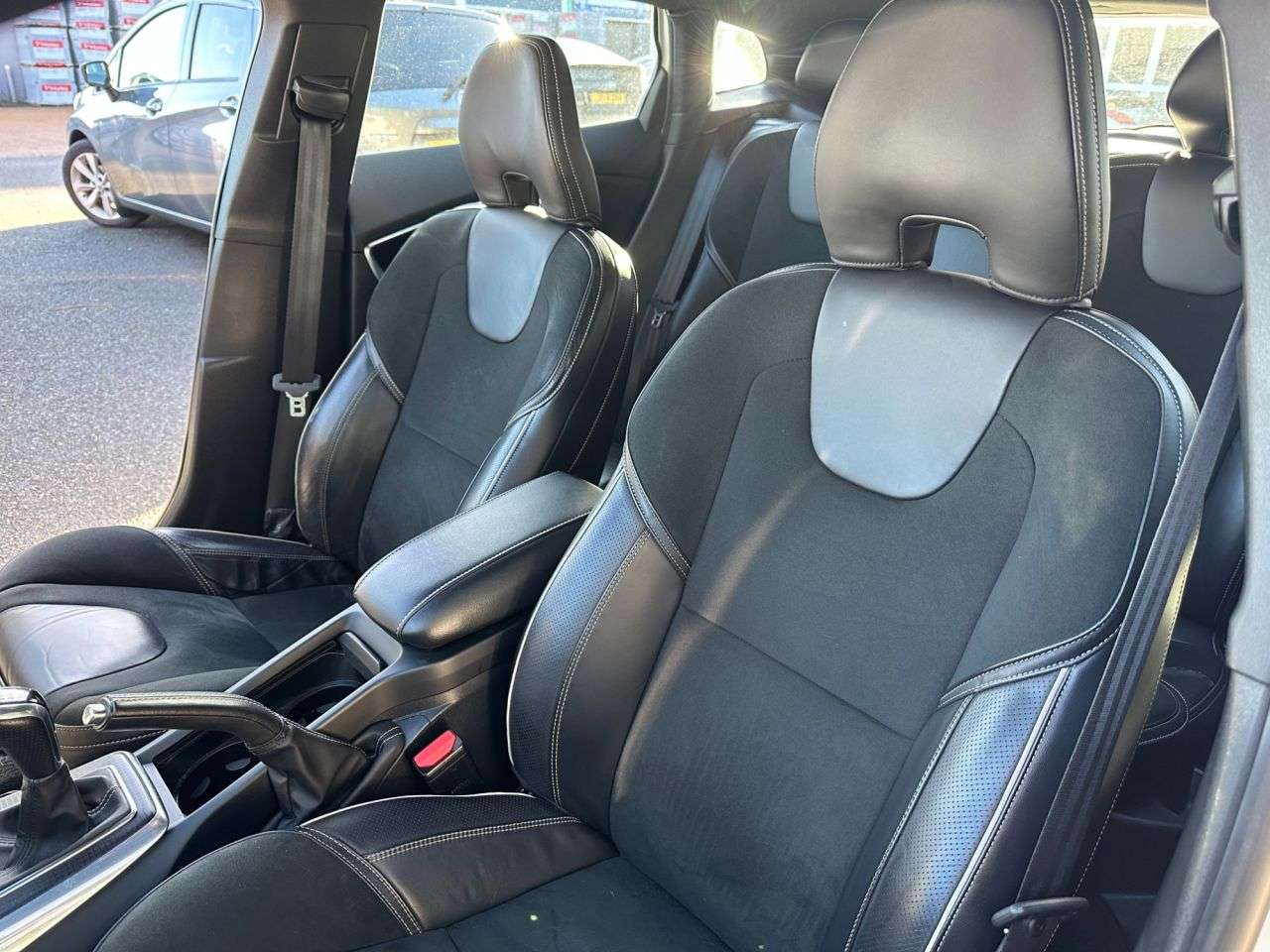 2017 VOLVO V40 2017 VOLVO V40