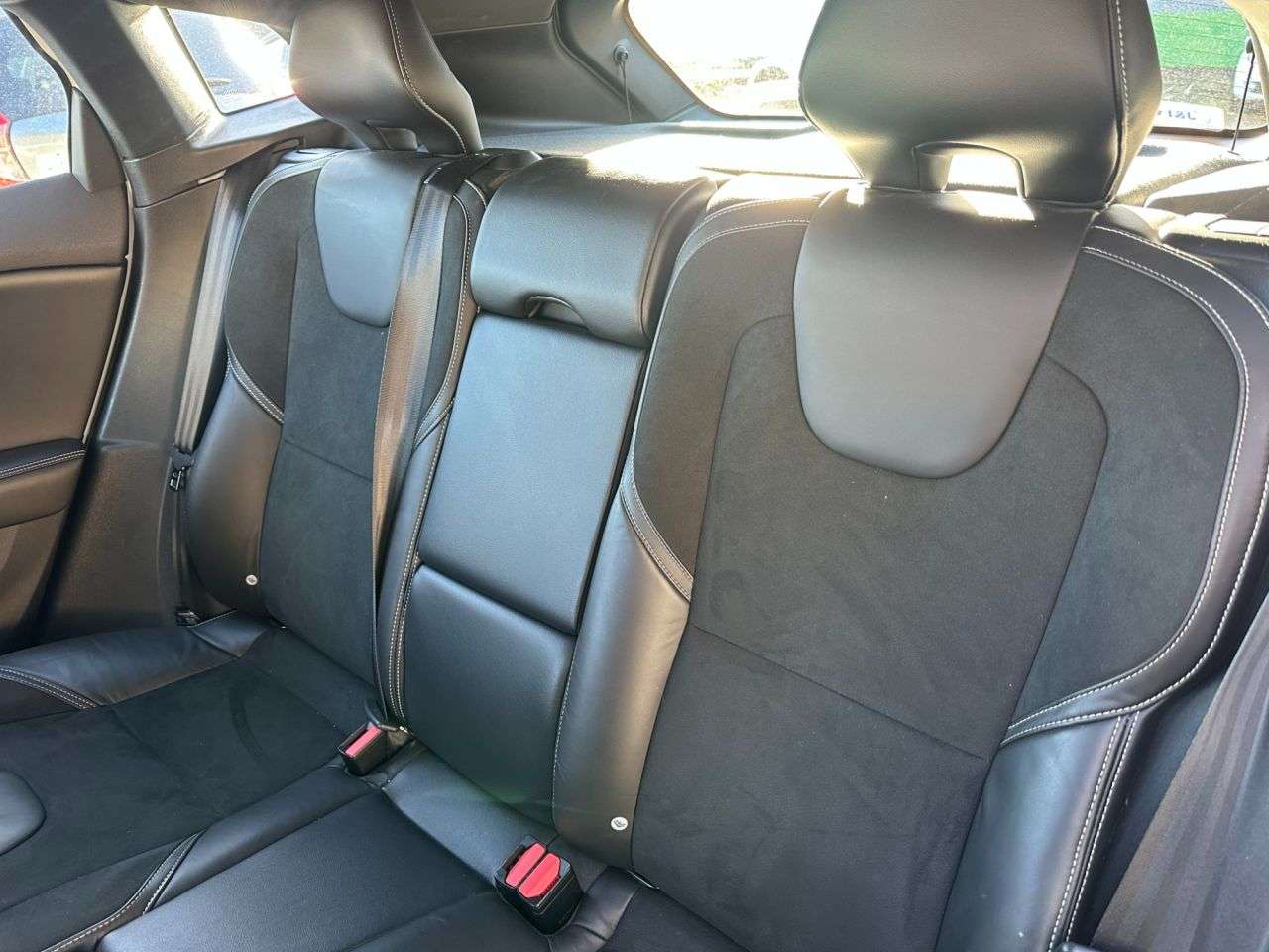 2017 VOLVO V40 2017 VOLVO V40