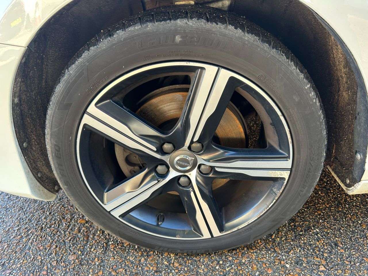 2017 VOLVO V40 2017 VOLVO V40