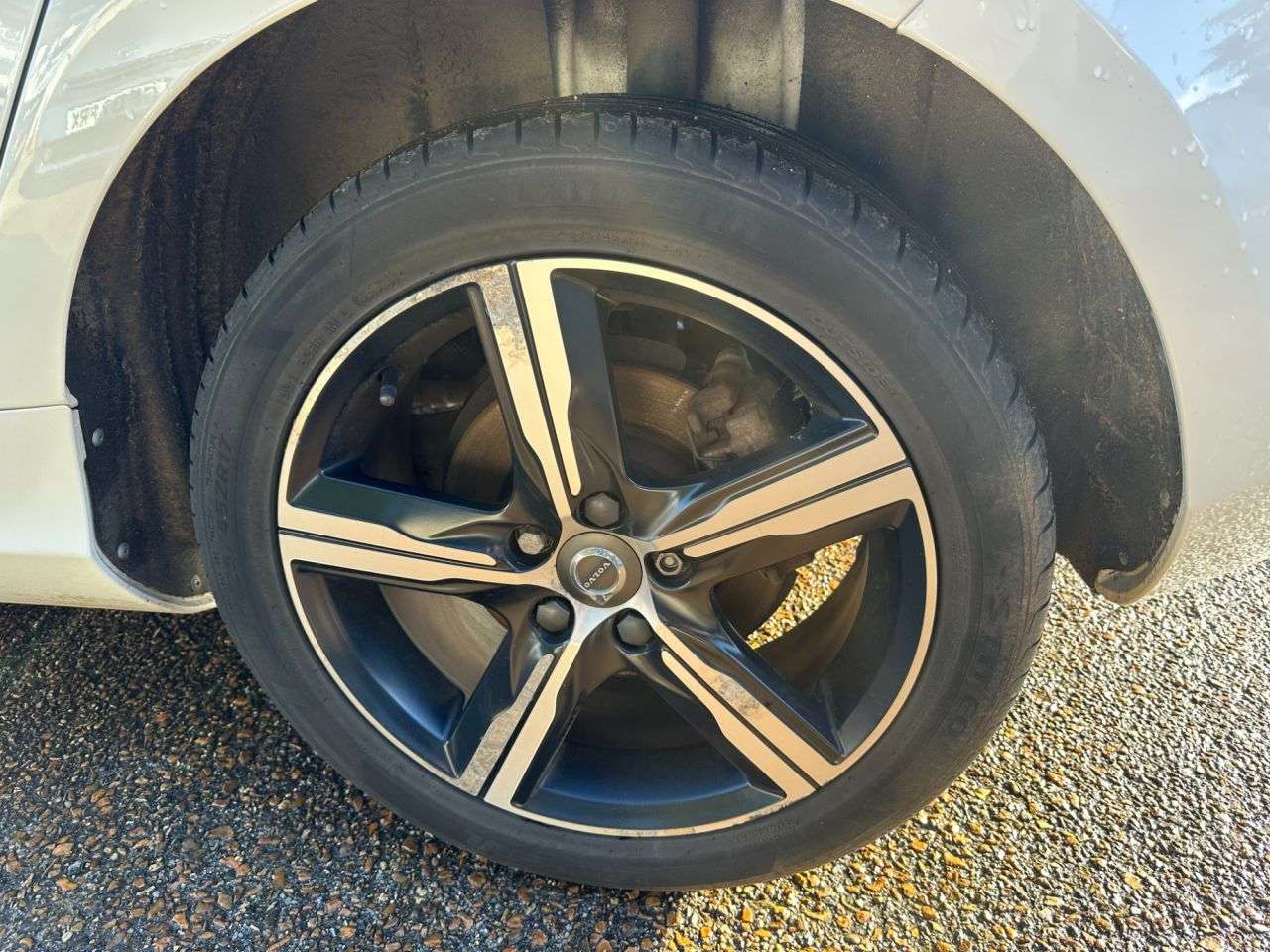 2017 VOLVO V40 2017 VOLVO V40