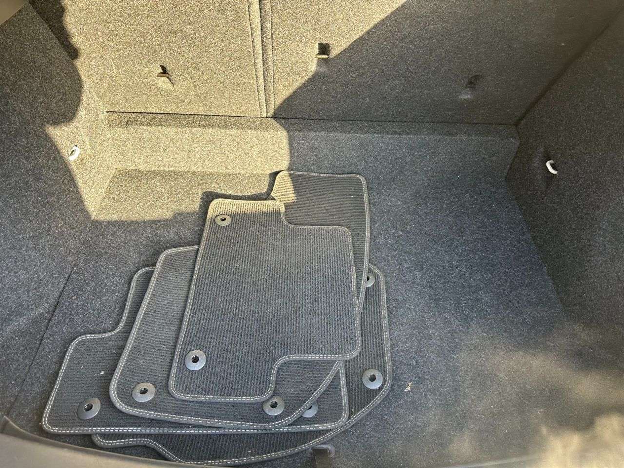 2017 VOLVO V40 2017 VOLVO V40