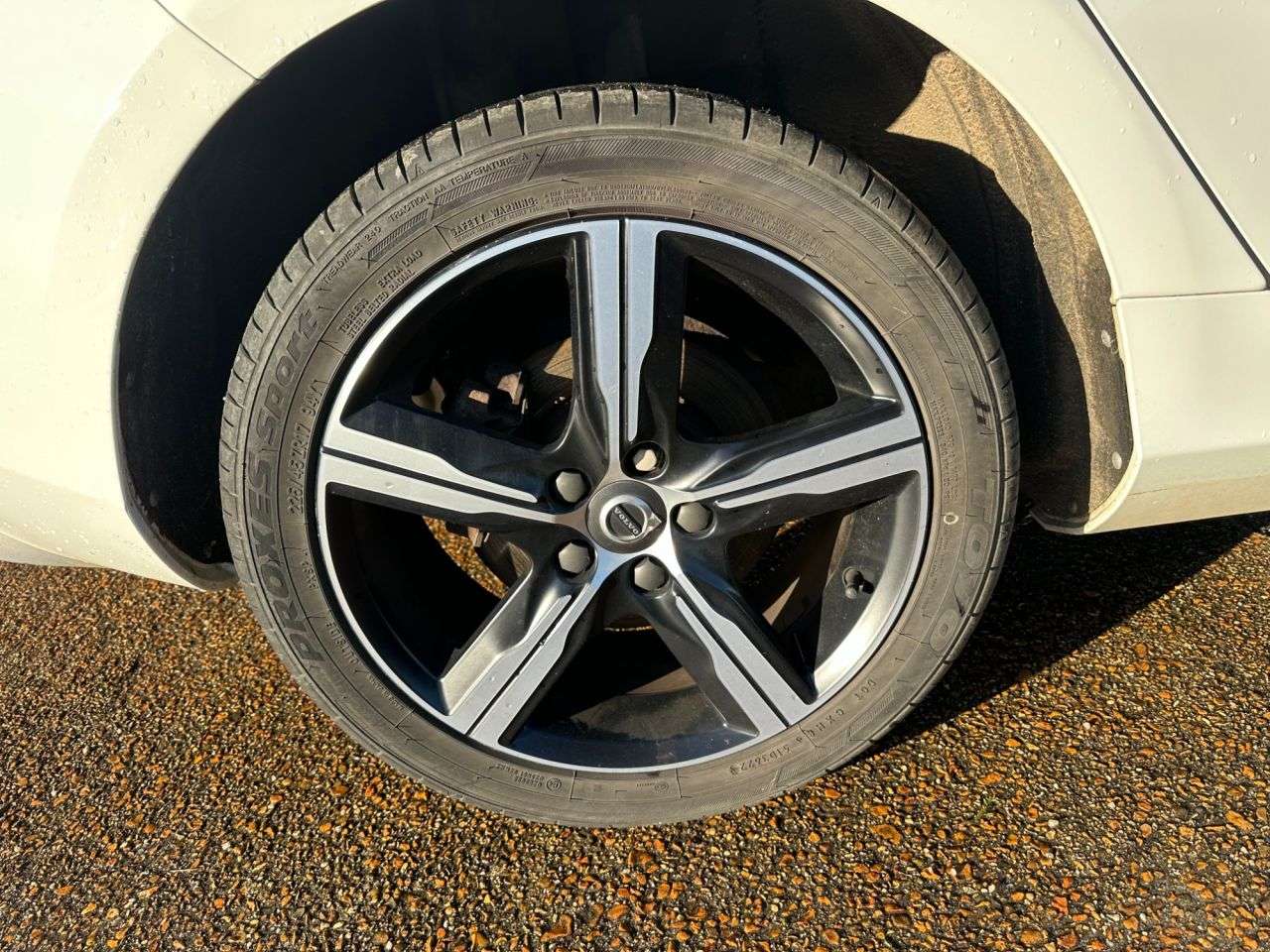 2017 VOLVO V40 2017 VOLVO V40