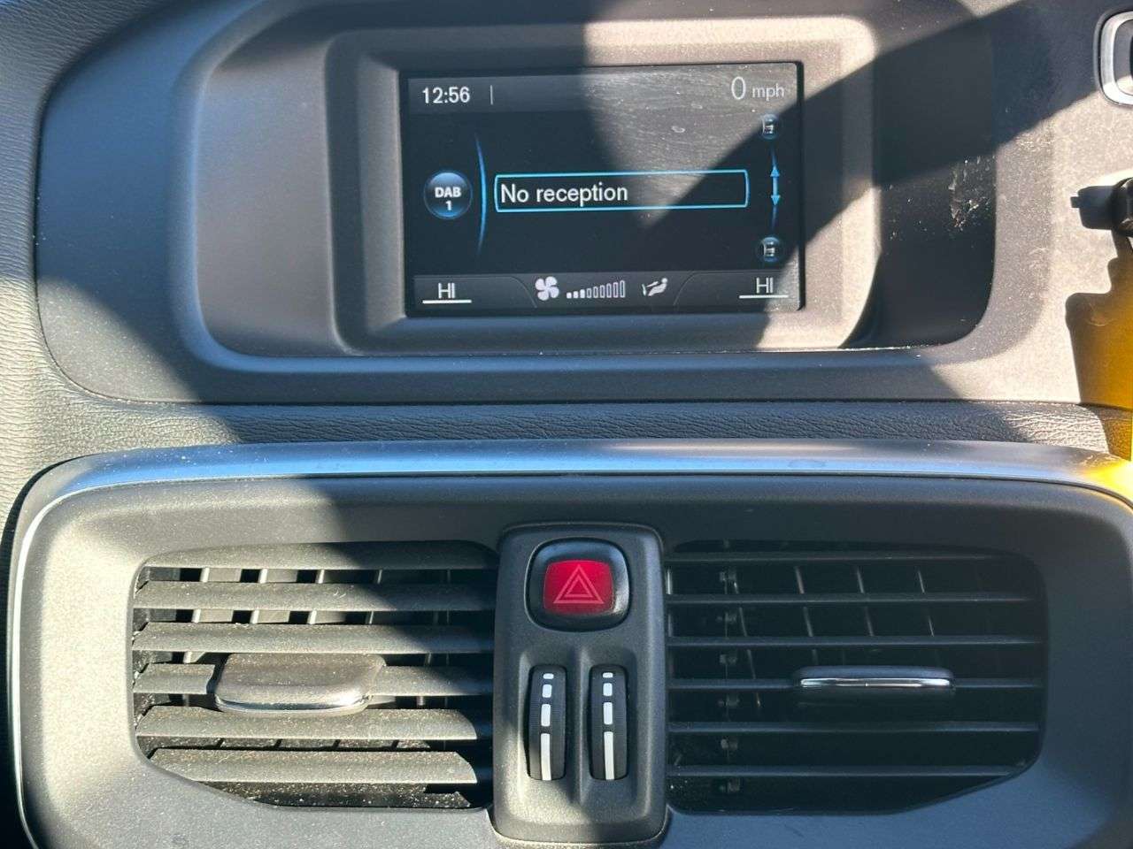 2017 VOLVO V40 2017 VOLVO V40