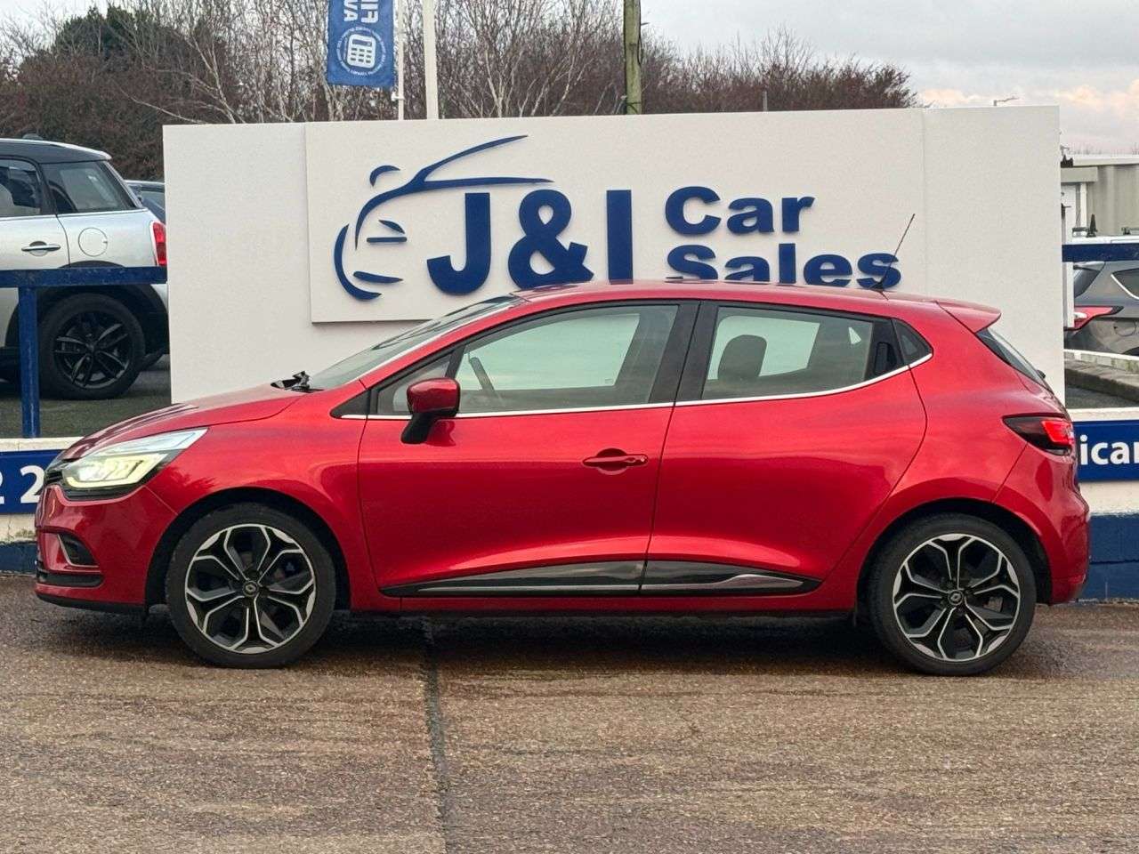 A 2016 RENAULT CLIO 1.5 dCi Dynamique S Nav Hatchback 5dr Diesel Manual Euro 6 (s/s) (90 ps) GR A 2016 RENAULT CLIO 1.5 dCi Dynamique S Nav Hatchback 5dr Diesel Manual Euro 6 (s/s) (90 ps) GR