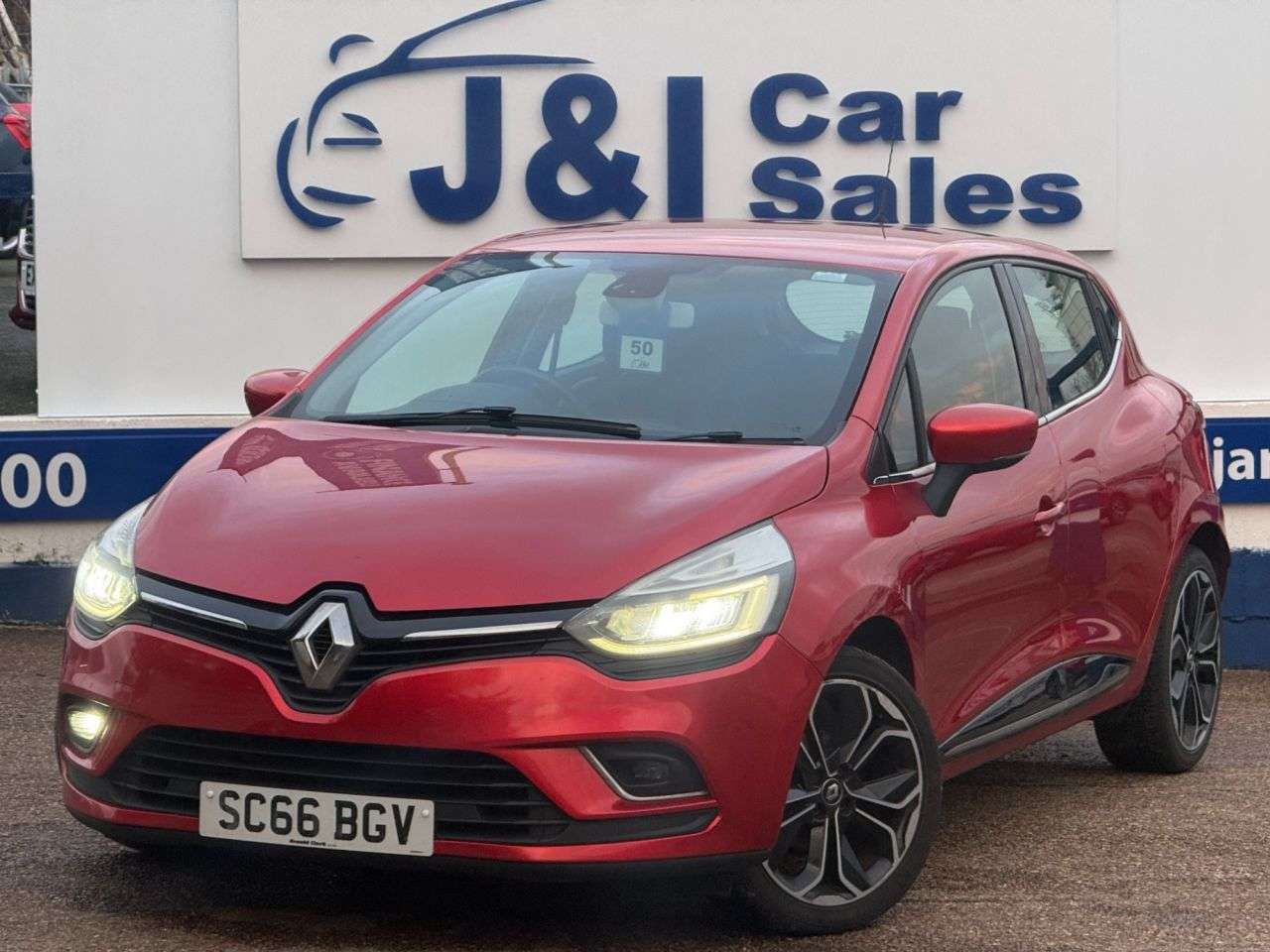 A 2016 RENAULT CLIO 1.5 dCi Dynamique S Nav Hatchback 5dr Diesel Manual Euro 6 (s/s) (90 ps) GR A 2016 RENAULT CLIO 1.5 dCi Dynamique S Nav Hatchback 5dr Diesel Manual Euro 6 (s/s) (90 ps) GR