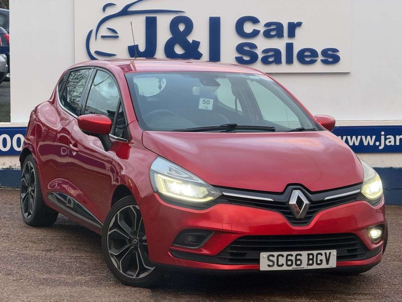 A 2016 RENAULT CLIO 1.5 dCi Dynamique S Nav Hatchback 5dr Diesel Manual Euro 6 (s/s) (90 ps) GR A 2016 RENAULT CLIO 1.5 dCi Dynamique S Nav Hatchback 5dr Diesel Manual Euro 6 (s/s) (90 ps) GR