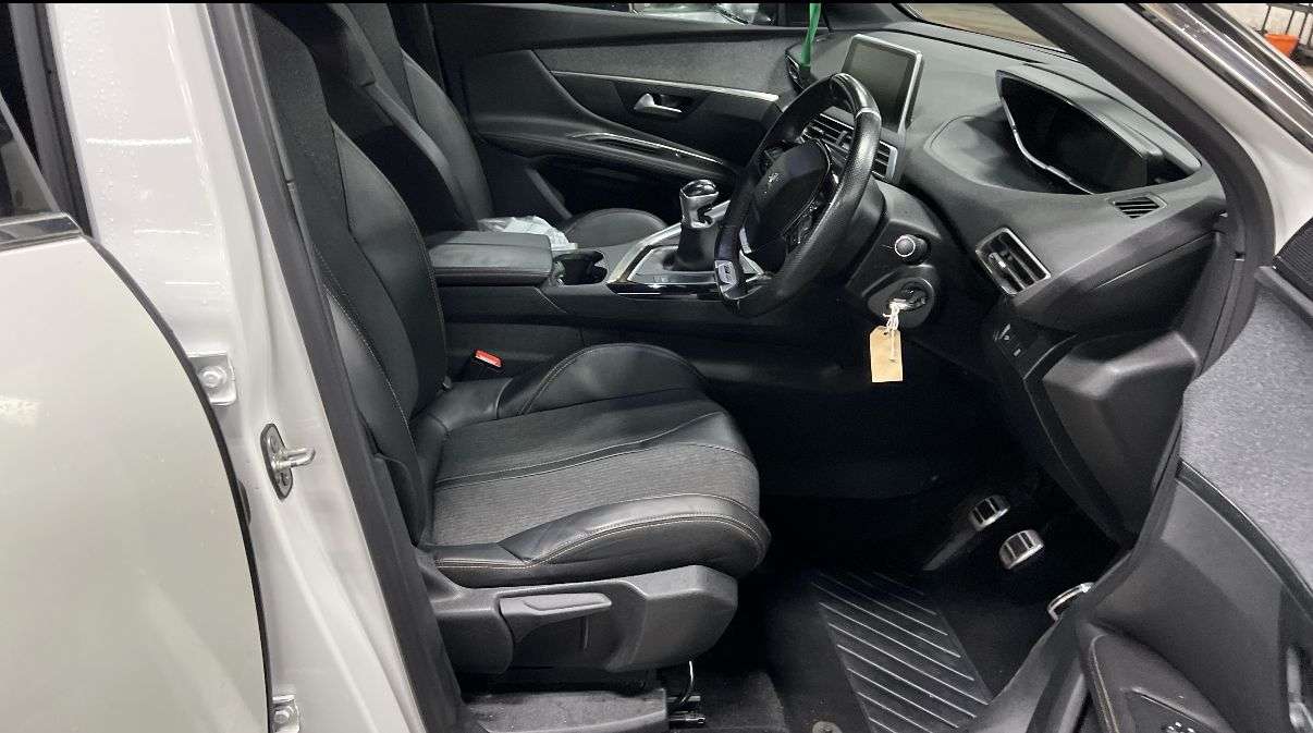 2017 PEUGEOT 3008 2017 PEUGEOT 3008