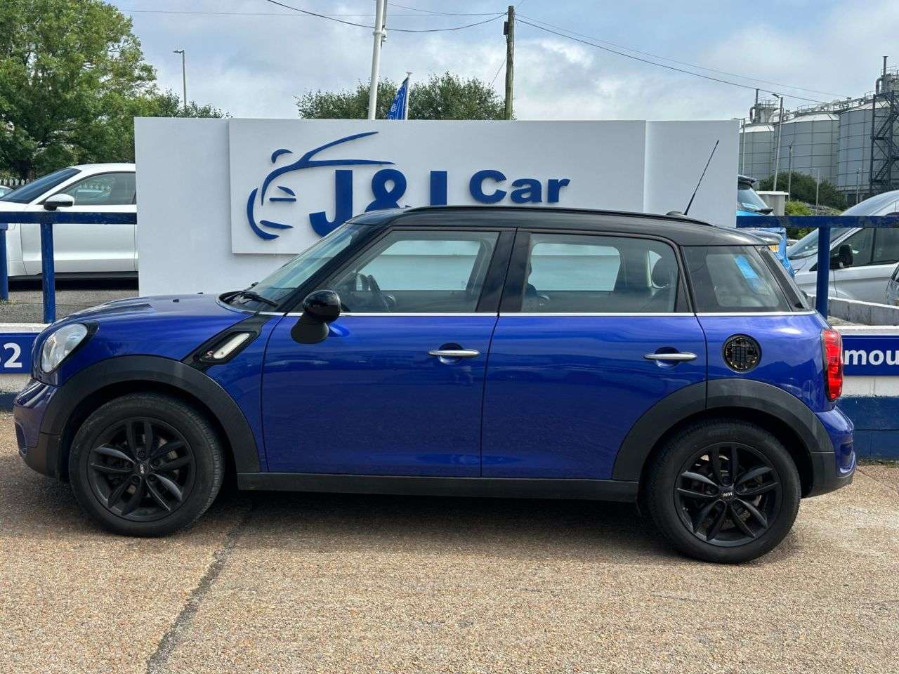 A 2015 MINI COUNTRYMAN 2.0 Cooper SD SUV 5dr Diesel Auto Euro 5 (143 ps) GREAT SERVICE HISTORY WIT A 2015 MINI COUNTRYMAN 2.0 Cooper SD SUV 5dr Diesel Auto Euro 5 (143 ps) GREAT SERVICE HISTORY WIT