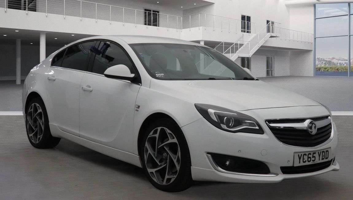 A 2015 VAUXHALL INSIGNIA 2.0 CDTi SRi VX Line Nav Hatchback 5dr Diesel Auto Euro 6 (170 ps) GREAT SE A 2015 VAUXHALL INSIGNIA 2.0 CDTi SRi VX Line Nav Hatchback 5dr Diesel Auto Euro 6 (170 ps) GREAT SE