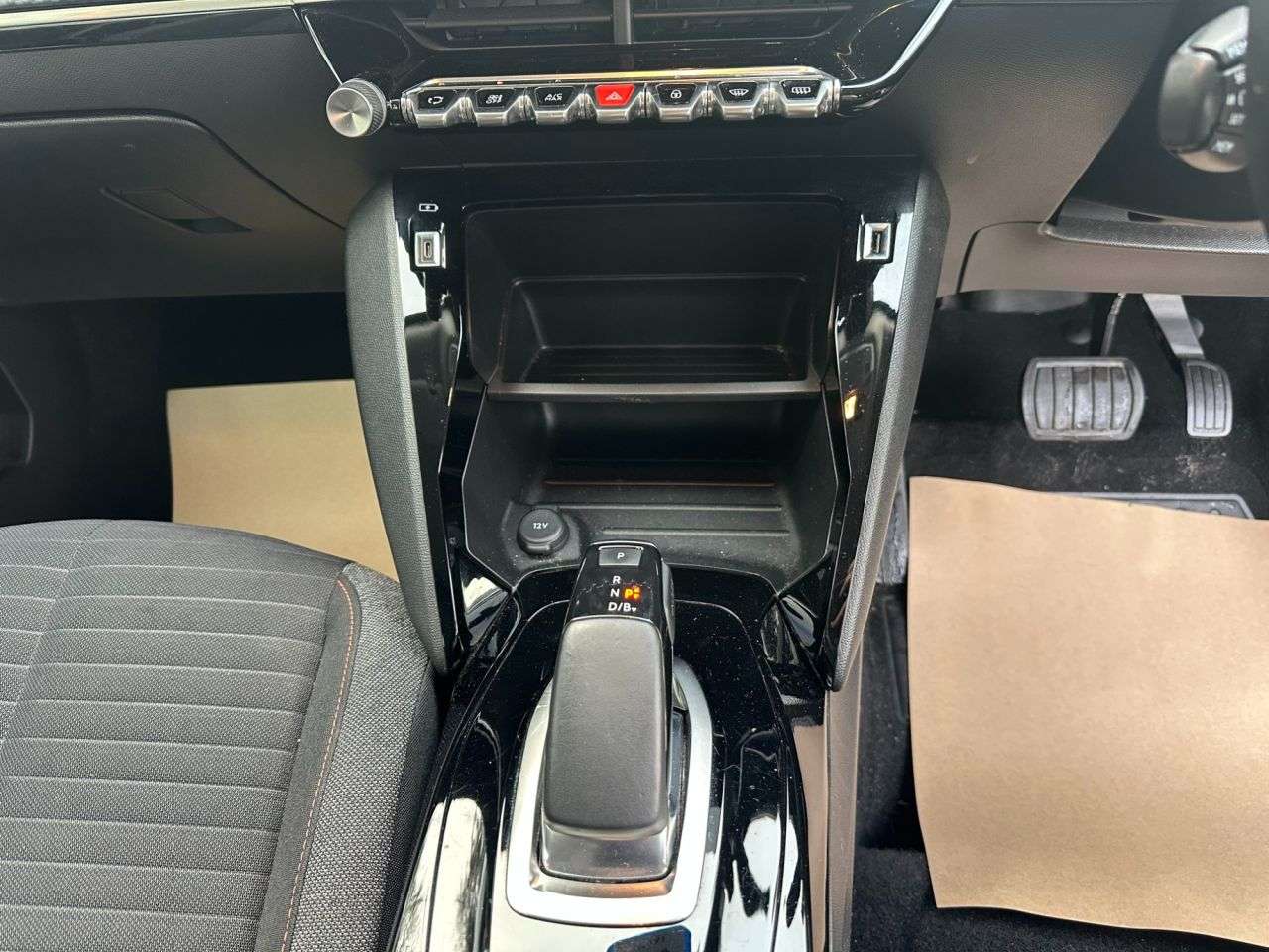 2020 PEUGEOT E-2008 2020 PEUGEOT E-2008