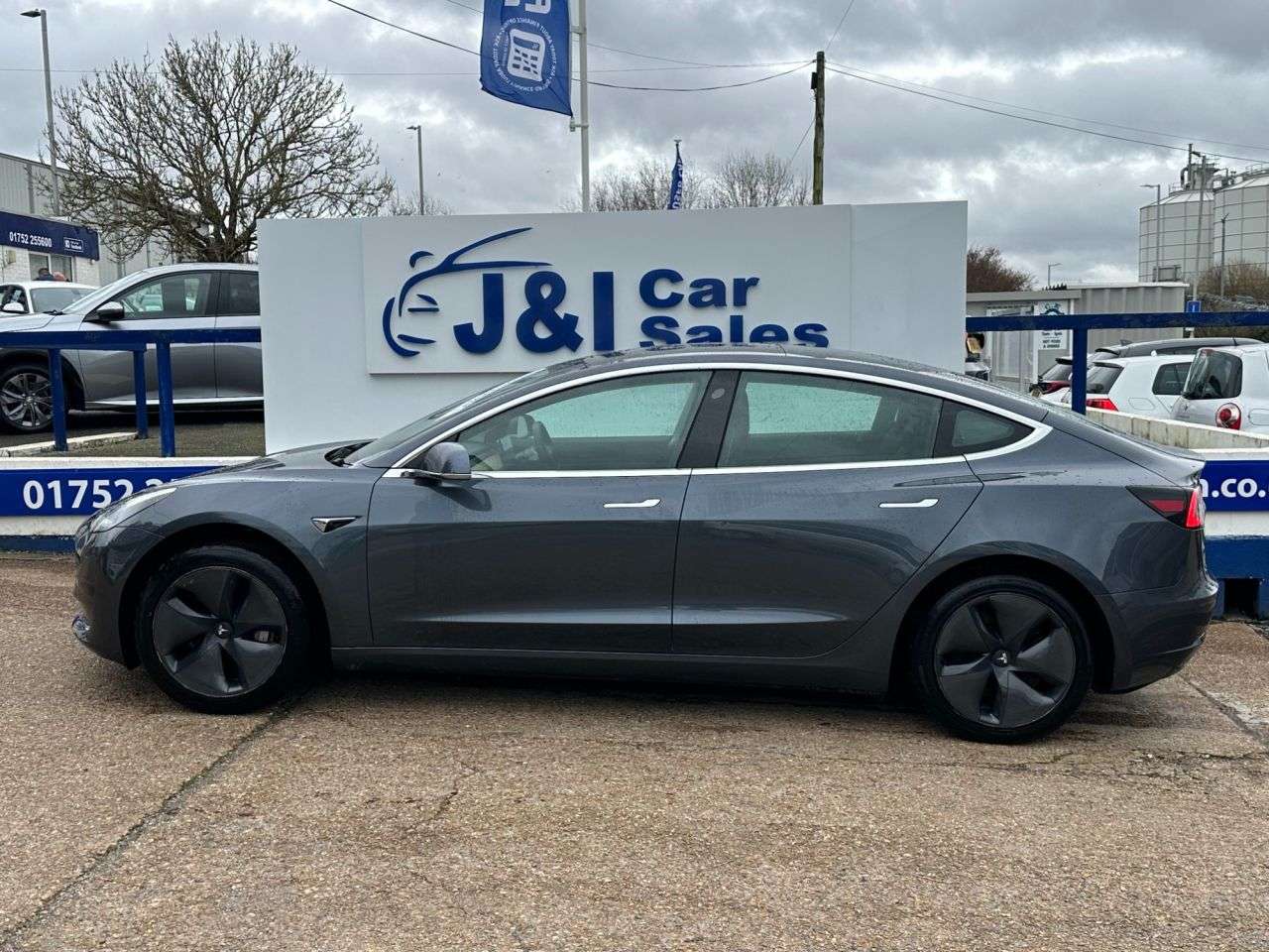 A 2020 TESLA MODEL 3 Standard Range Plus Saloon 4dr Electric Auto RWD (241 bhp) A GREAT EXAMPLE A 2020 TESLA MODEL 3 Standard Range Plus Saloon 4dr Electric Auto RWD (241 bhp) A GREAT EXAMPLE