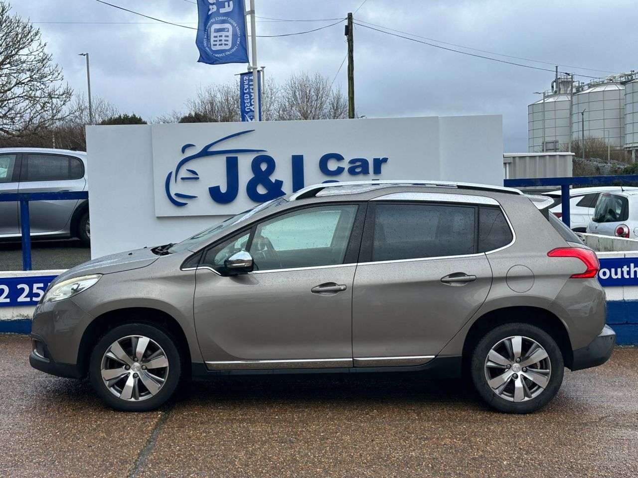 A 2015 PEUGEOT 2008 1.6 e-HDi Allure SUV 5dr Diesel EGC Euro 5 (s/s) (92 ps) GREAT SERVICE HIST A 2015 PEUGEOT 2008 1.6 e-HDi Allure SUV 5dr Diesel EGC Euro 5 (s/s) (92 ps) GREAT SERVICE HIST