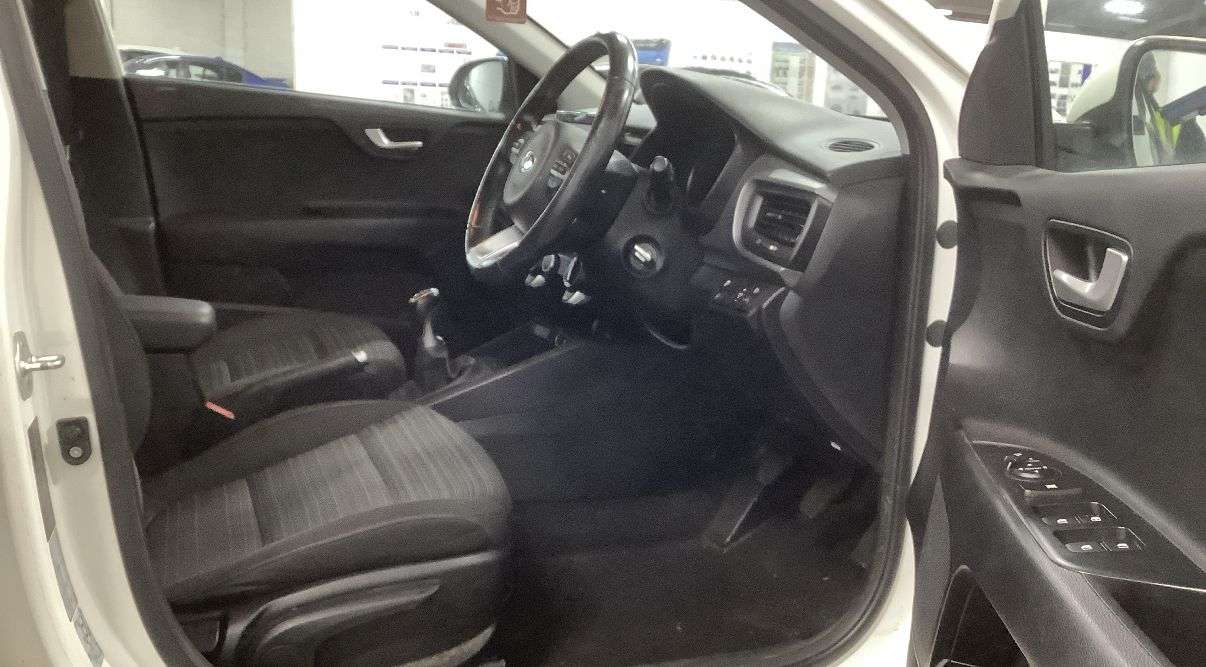 A 2018 KIA STONIC 1.0 T-GDi 2 SUV 5dr Petrol Manual Euro 6 (s/s) (118 bhp) GREAT SERVICE HIST A 2018 KIA STONIC 1.0 T-GDi 2 SUV 5dr Petrol Manual Euro 6 (s/s) (118 bhp) GREAT SERVICE HIST