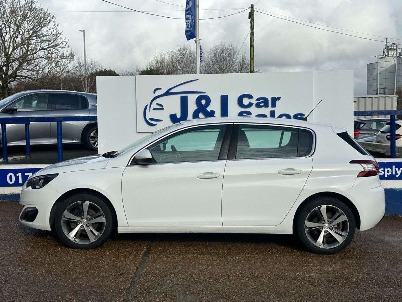 A 2016 PEUGEOT 308 1.2 PureTech Allure Hatchback 5dr Petrol Manual Euro 6 (s/s) (130 ps) GREAT A 2016 PEUGEOT 308 1.2 PureTech Allure Hatchback 5dr Petrol Manual Euro 6 (s/s) (130 ps) GREAT