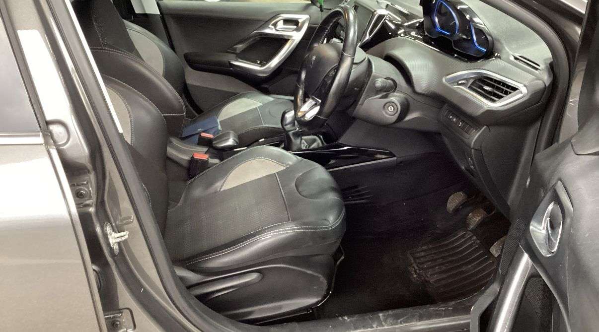 A 2017 PEUGEOT 2008 1.6 BlueHDi Allure SUV 5dr Diesel Manual Euro 6 (s/s) (100 ps) GREAT SERVIC A 2017 PEUGEOT 2008 1.6 BlueHDi Allure SUV 5dr Diesel Manual Euro 6 (s/s) (100 ps) GREAT SERVIC