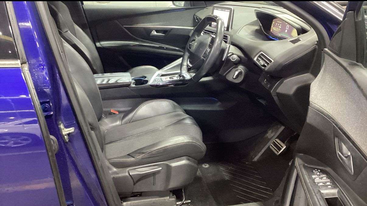 A 2017 PEUGEOT 3008 1.6 BlueHDi GT Line SUV 5dr Diesel EAT Euro 6 (s/s) (120 ps) GREAT SERVICE A 2017 PEUGEOT 3008 1.6 BlueHDi GT Line SUV 5dr Diesel EAT Euro 6 (s/s) (120 ps) GREAT SERVICE