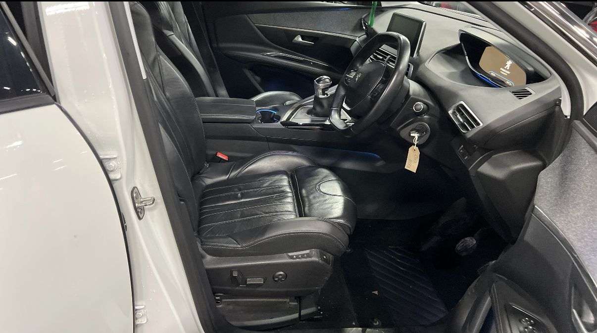 A 2018 PEUGEOT 3008 1.2 PureTech Allure SUV 5dr Petrol Manual Euro 6 (s/s) (130 ps) GREAT SERVI A 2018 PEUGEOT 3008 1.2 PureTech Allure SUV 5dr Petrol Manual Euro 6 (s/s) (130 ps) GREAT SERVI