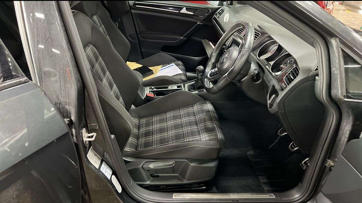 A 2016 VOLKSWAGEN GOLF 2.0 TDI BlueMotion Tech GTD Hatchback 5dr Diesel Manual Euro 6 (s/s) (184 p A 2016 VOLKSWAGEN GOLF 2.0 TDI BlueMotion Tech GTD Hatchback 5dr Diesel Manual Euro 6 (s/s) (184 p