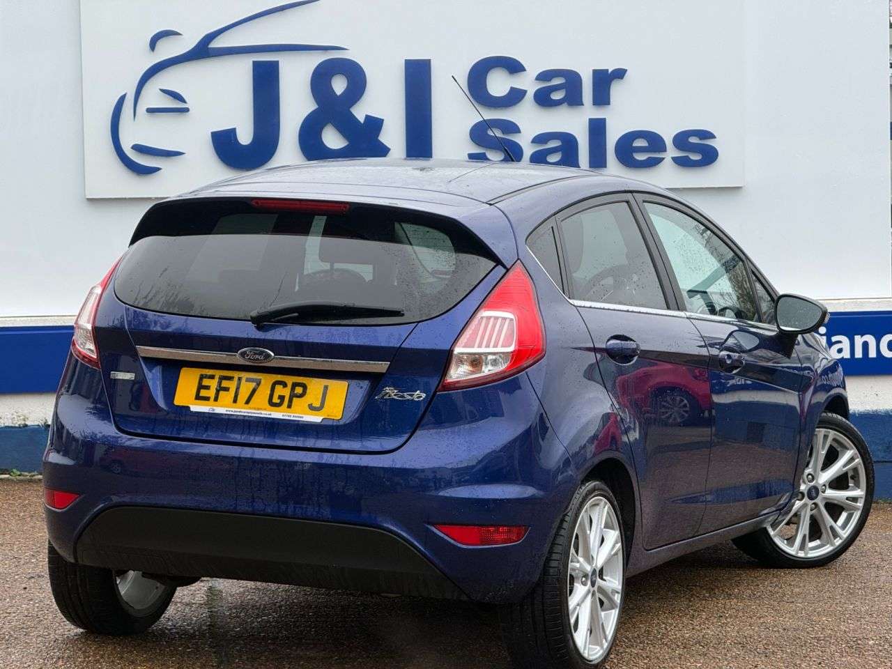 A 2017 FORD FIESTA 1.0T EcoBoost Titanium Hatchback 5dr Petrol Manual Euro 6 (s/s) (100 ps) GR A 2017 FORD FIESTA 1.0T EcoBoost Titanium Hatchback 5dr Petrol Manual Euro 6 (s/s) (100 ps) GR