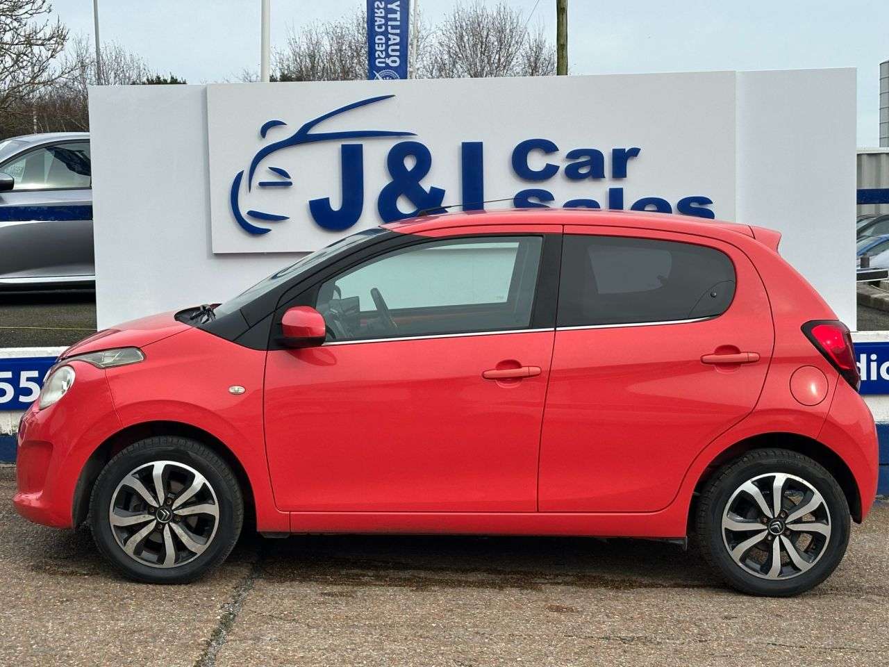 A 2015 CITROEN C1 1.0 VTi Flair Hatchback 5dr Petrol Manual Euro 5 (68 ps) GREAT SERVICE HIST A 2015 CITROEN C1 1.0 VTi Flair Hatchback 5dr Petrol Manual Euro 5 (68 ps) GREAT SERVICE HIST