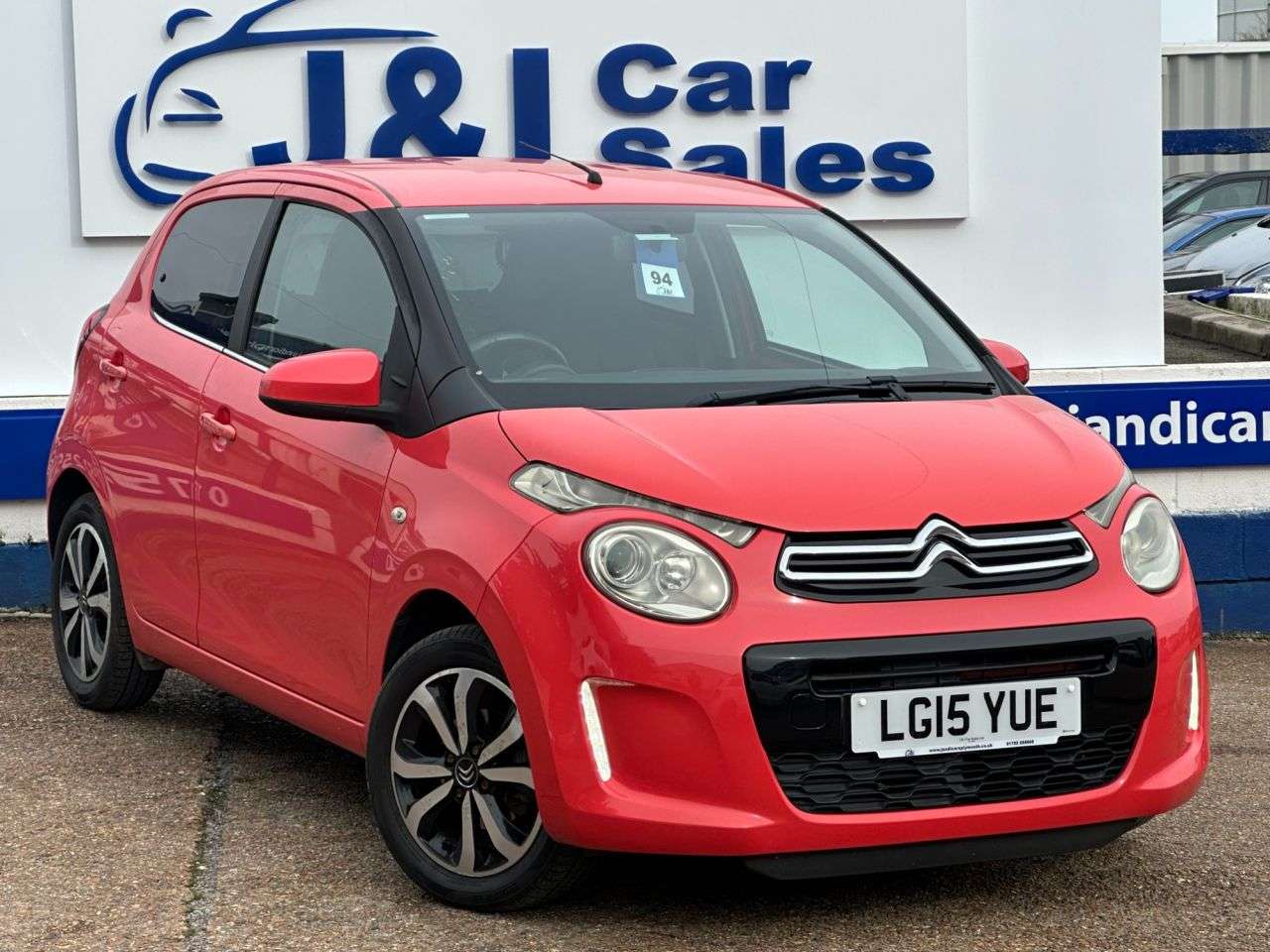 A 2015 CITROEN C1 1.0 VTi Flair Hatchback 5dr Petrol Manual Euro 5 (68 ps) GREAT SERVICE HIST A 2015 CITROEN C1 1.0 VTi Flair Hatchback 5dr Petrol Manual Euro 5 (68 ps) GREAT SERVICE HIST
