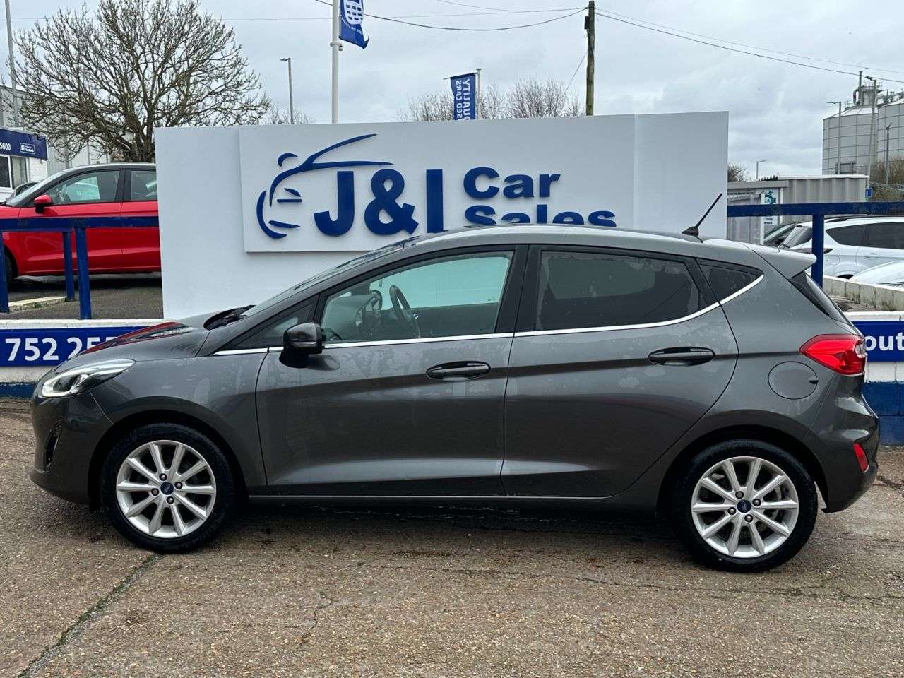A 2017 FORD FIESTA 1.0T EcoBoost Titanium Hatchback 5dr Petrol Manual Euro 6 (s/s) (125 ps) GR A 2017 FORD FIESTA 1.0T EcoBoost Titanium Hatchback 5dr Petrol Manual Euro 6 (s/s) (125 ps) GR