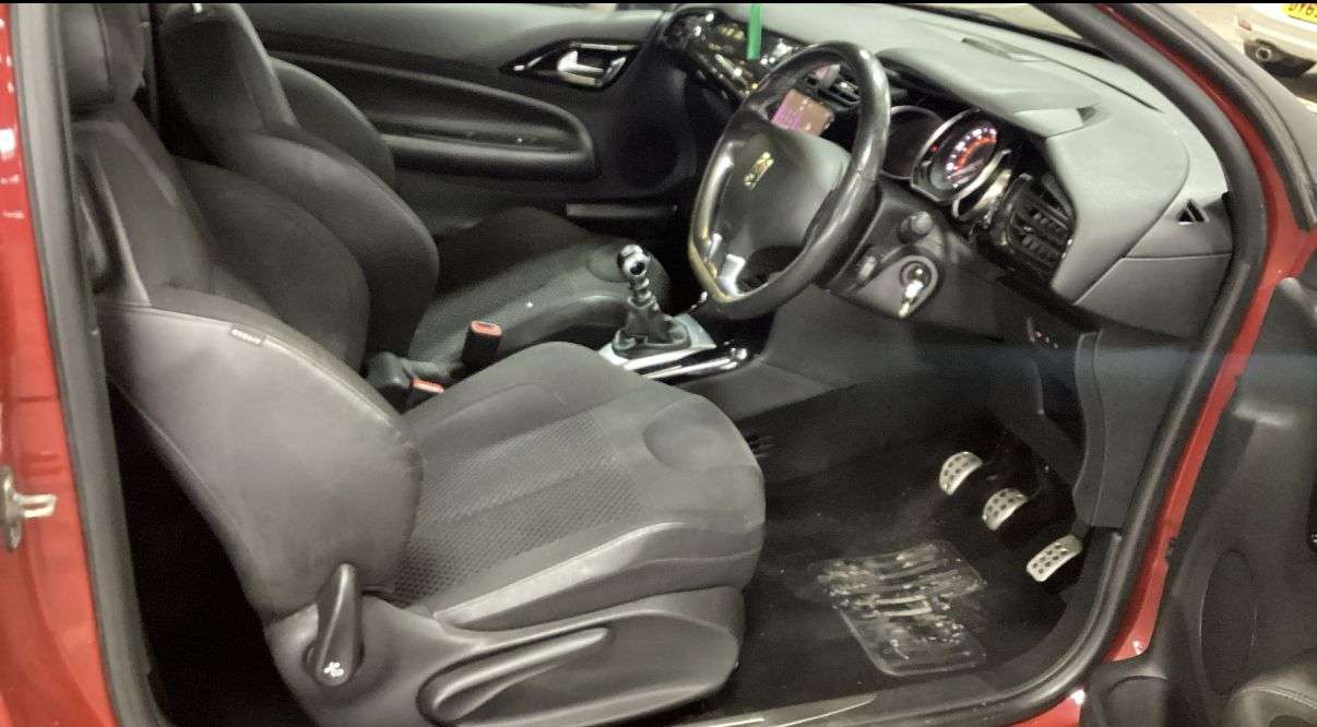 A 2018 DS AUTOMOBILES DS 3 1.6 BlueHDi Prestige Hatchback 3dr Diesel Manual Euro 6 (s/s) (120 ps) GREA A 2018 DS AUTOMOBILES DS 3 1.6 BlueHDi Prestige Hatchback 3dr Diesel Manual Euro 6 (s/s) (120 ps) GREA