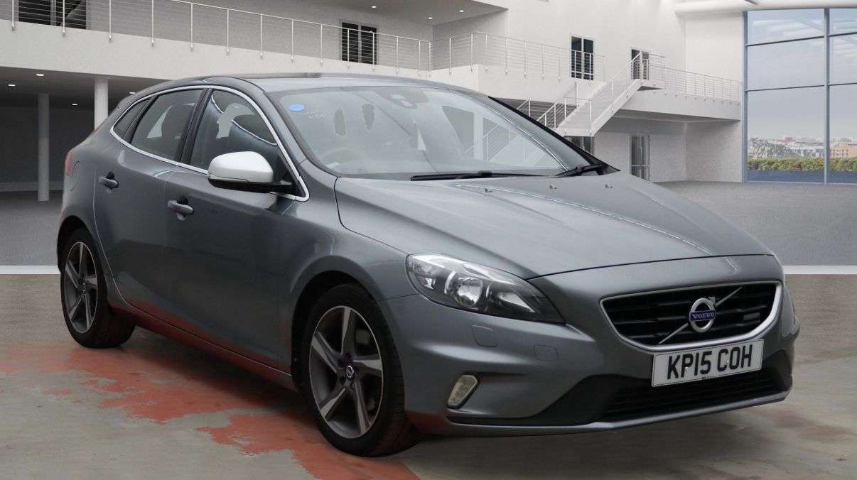 A 2015 VOLVO V40 1.6 D2 R-Design Nav Hatchback 5dr Diesel Powershift Euro 5 (s/s) (115 ps) G A 2015 VOLVO V40 1.6 D2 R-Design Nav Hatchback 5dr Diesel Powershift Euro 5 (s/s) (115 ps) G