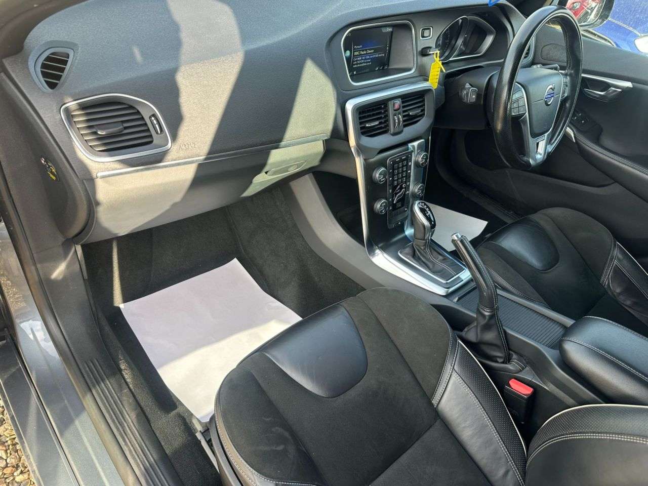 2015 VOLVO V40 2015 VOLVO V40