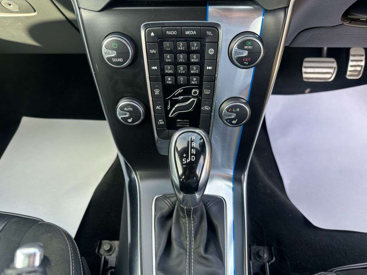 2015 VOLVO V40 2015 VOLVO V40