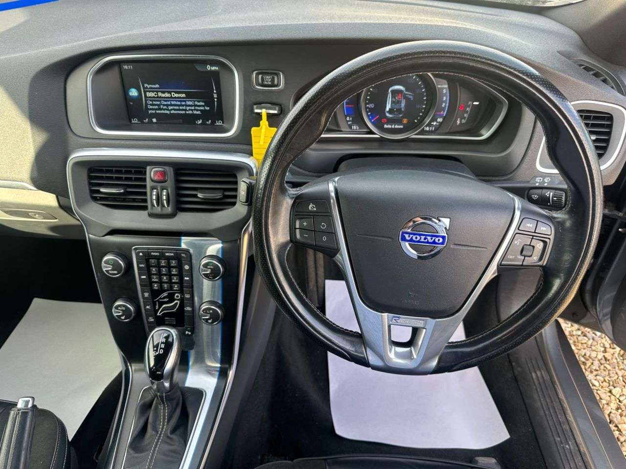 2015 VOLVO V40 2015 VOLVO V40