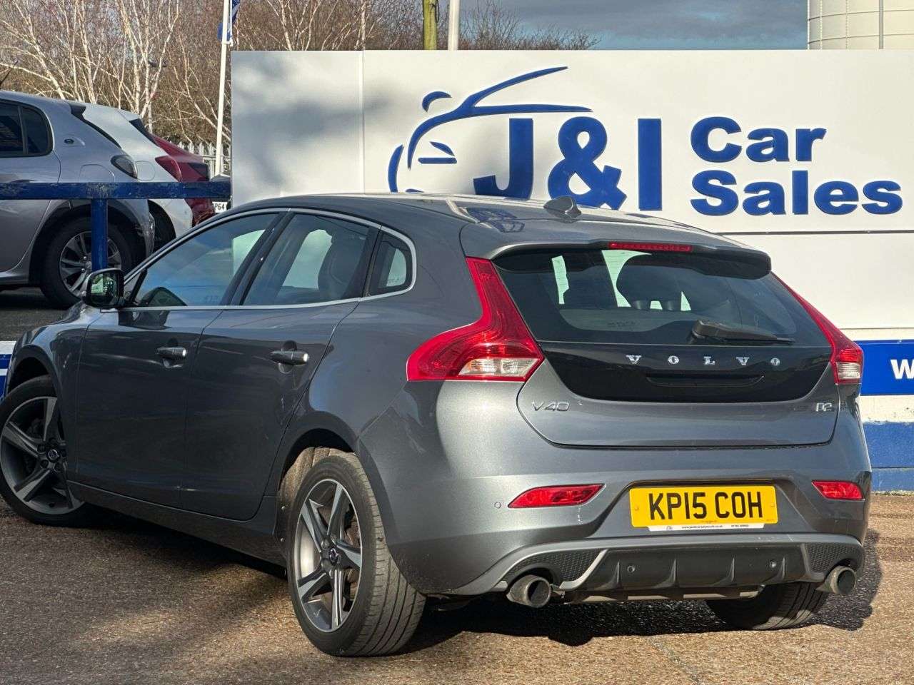 2015 VOLVO V40 2015 VOLVO V40