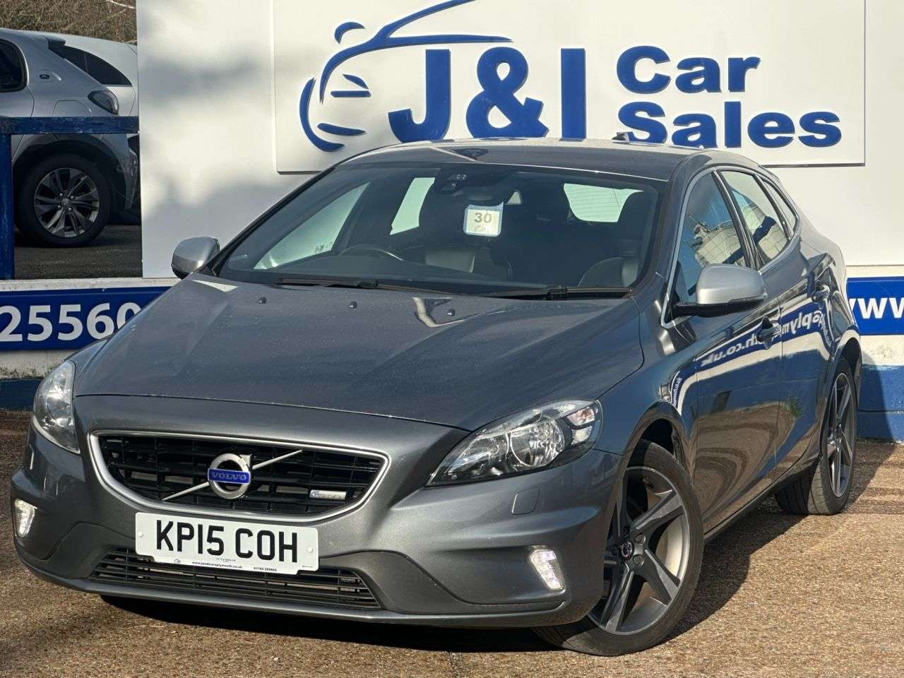 A 2015 VOLVO V40 1.6 D2 R-Design Nav Hatchback 5dr Diesel Powershift Euro 5 (s/s) (115 ps) G A 2015 VOLVO V40 1.6 D2 R-Design Nav Hatchback 5dr Diesel Powershift Euro 5 (s/s) (115 ps) G