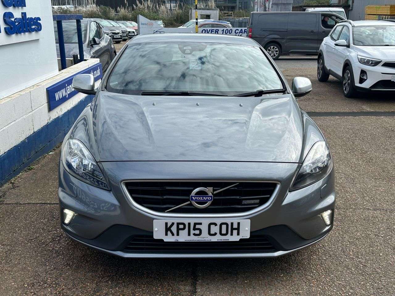 2015 VOLVO V40 2015 VOLVO V40