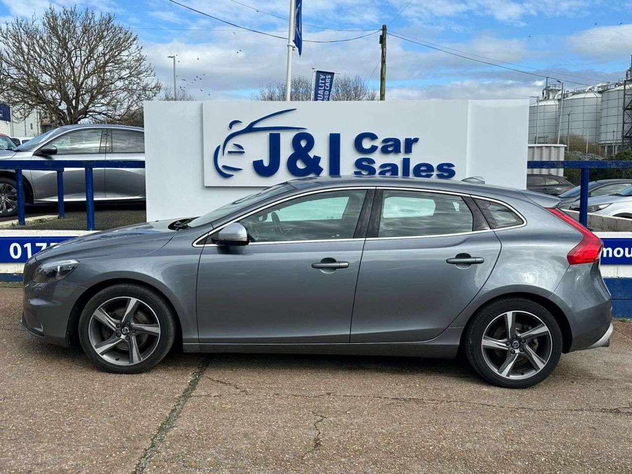 2015 VOLVO V40 2015 VOLVO V40