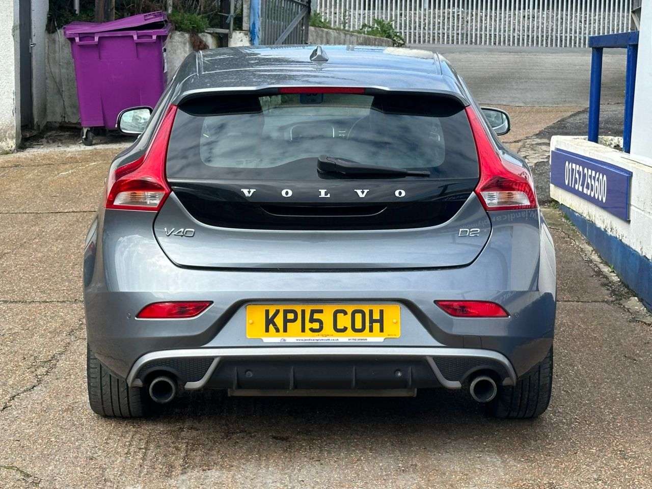 2015 VOLVO V40 2015 VOLVO V40