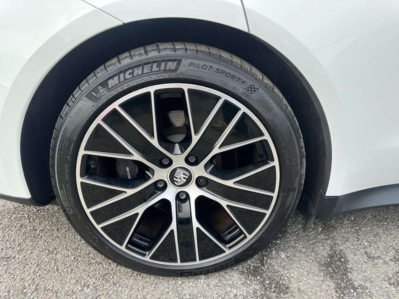 2021 PORSCHE TAYCAN 2021 PORSCHE TAYCAN