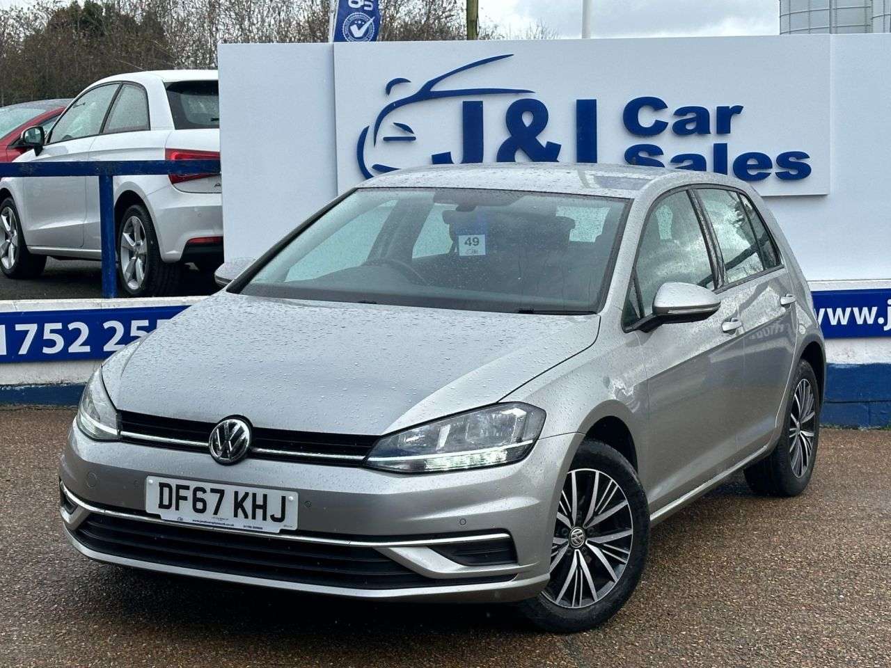 A 2017 VOLKSWAGEN GOLF 1.6 TDI SE Nav Hatchback 5dr Diesel Manual Euro 6 (s/s) (115 ps) GREAT SERV A 2017 VOLKSWAGEN GOLF 1.6 TDI SE Nav Hatchback 5dr Diesel Manual Euro 6 (s/s) (115 ps) GREAT SERV