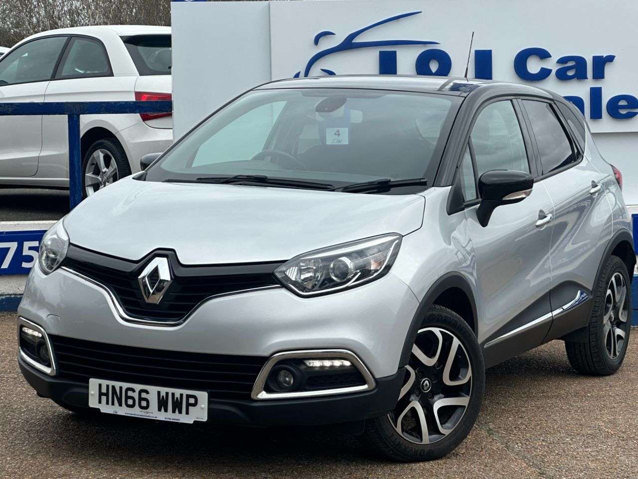 A 2016 RENAULT CAPTUR 1.5 dCi ENERGY Dynamique S Nav SUV 5dr Diesel Manual Euro 6 (s/s) (90 ps) G A 2016 RENAULT CAPTUR 1.5 dCi ENERGY Dynamique S Nav SUV 5dr Diesel Manual Euro 6 (s/s) (90 ps) G