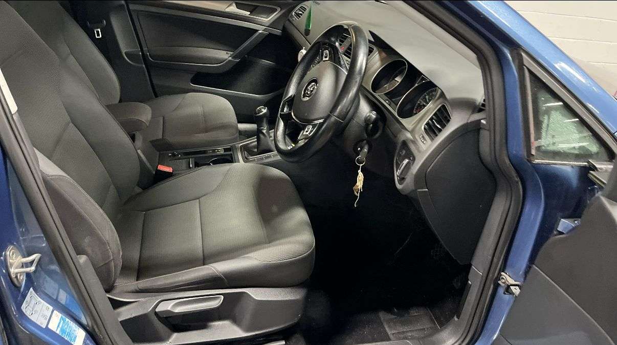 A 2013 VOLKSWAGEN GOLF 1.4 TSI BlueMotion Tech SE Hatchback 5dr Petrol Manual Euro 5 (s/s) (122 ps A 2013 VOLKSWAGEN GOLF 1.4 TSI BlueMotion Tech SE Hatchback 5dr Petrol Manual Euro 5 (s/s) (122 ps