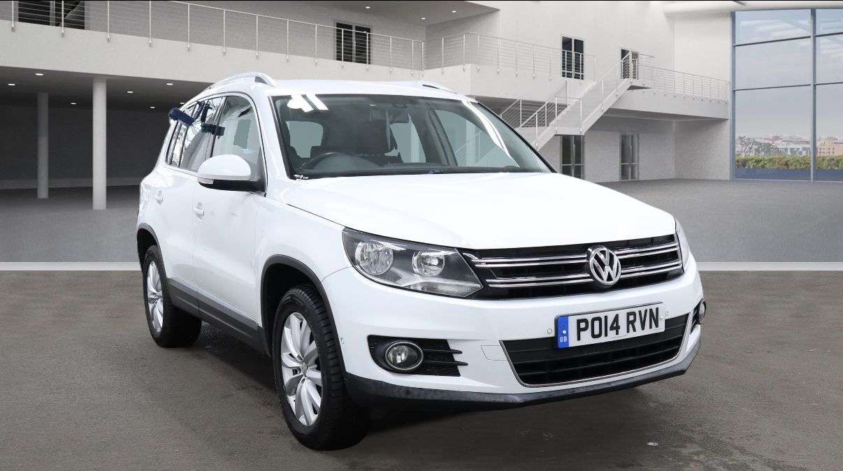 A 2014 VOLKSWAGEN TIGUAN 2.0 TDI BlueMotion Tech Match SUV 5dr Diesel DSG 4WD Euro 5 (s/s) (140 ps) A 2014 VOLKSWAGEN TIGUAN 2.0 TDI BlueMotion Tech Match SUV 5dr Diesel DSG 4WD Euro 5 (s/s) (140 ps)