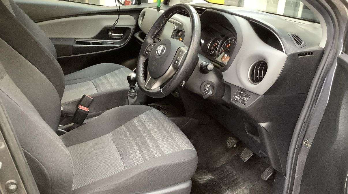 A 2016 TOYOTA YARIS 1.33 Dual VVT-i Icon Hatchback 5dr Petrol Manual Euro 6 (99 ps) GREAT SERVI A 2016 TOYOTA YARIS 1.33 Dual VVT-i Icon Hatchback 5dr Petrol Manual Euro 6 (99 ps) GREAT SERVI