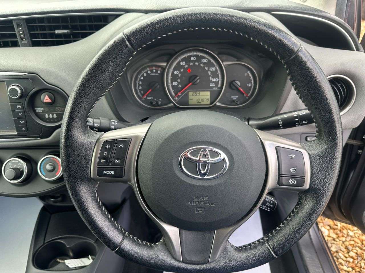 2016 TOYOTA YARIS 2016 TOYOTA YARIS